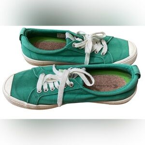 Cariuma Unisex OCA Low Top Sneakers Shoes Green Canvas Women's 10/Men's 8.5